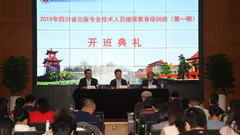 职业培训机构的费用通常由以下几个部分构成：