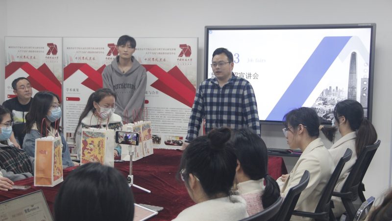 研究生数学小班辅导：揭秘其优势与潜在问题