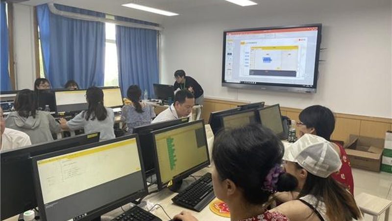 成人教育网上平台：便利与挑战并存